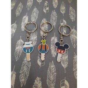 Disney Store Mickey Donald Goofy Key Shaped Enamel Keychain Set 3 Piece Silver